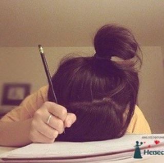 listenliya's profile picture. 