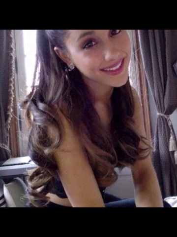 Lovin her Supporting her! Ariana Grande loveyousomuch!!♥