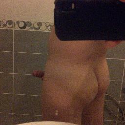 1.83 boy, 85 kilo, kumral yeşil gözlü ve olgunlarla güzel zaman geçirmek isteyen bir pasifimmmm bu arada yaş 46 gokhanuslu30@hotmail.com
