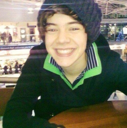 electricfake's profile picture. I'm falling for your eyes, but they don't know me yet.