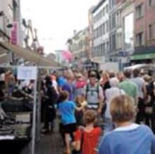 Herentalsebaan's profile picture. Dé Herentalsebaan is nog een echte winkelstraat met 100 specialiteiten en 175 winkels. 2350 parkeerplaatsen op minder dan 500 meter. Ondernemers Welkom!