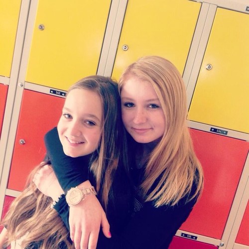 Meisje~12Jaar~FloraCollege~BruineOgen~HandbalVerburch~AJAXFan~ EenClubEenStadAjaxAmsterdam1⃣