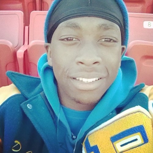 Never Think About Me Bein Fake Cause Thats Almost Tha Last Thang On My Mind...Im Me!!! Football Athlete, Hoopin Life and Trackstar..