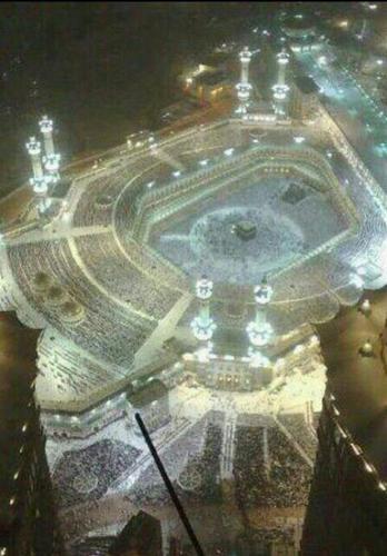 ‏(فبما رحمة من الله لنت لهم ولو كنت فظا غليظ القلب لانفضوا من حولك فاعف عنهم واستغفر لهم وشاورهم في الأمر فإذا عزمت فتوكل على الله..)

هكذا تكون الإدارة الناجحة