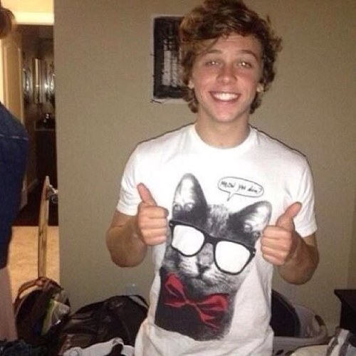 keaton will follow us got it? personals: @ughnouis & @thirstylouis #TeamInspire