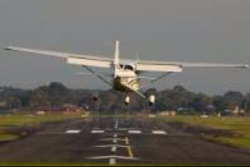 flight_lessons's profile picture. DM for more information on a great place to fly, where you can do flying at your own pace, top quality instructors and great prices. #learntofly #pilot