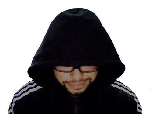 Diseñador Gráfico. Ególatra. Curioso. Activo. Mala leche. Algo paranoico. Cínico. Escéptico. Observador. Verborréico. Dislexico. Prfeccionista.