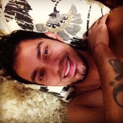 Fabio loche,,, Baixista ... compositor e produtor musical.. http://t.co/YzO8A9sKep e sou corinthiano tbm né;;
