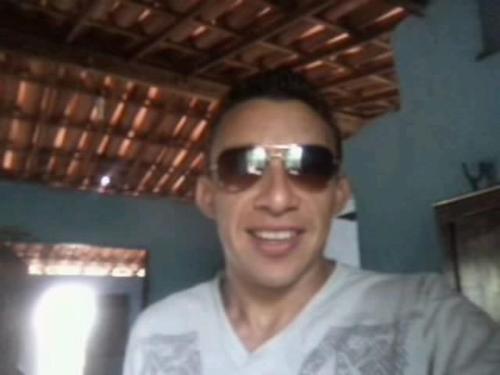 Sou a alegria de quem me ama, a tristeza de quem me odeia e a ocupação de quem me inveja...