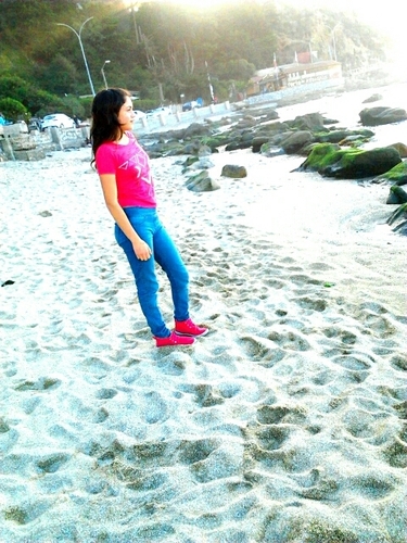 Holy:) soy muuy simpaticaa juju*-* pero si me buscaan me encuentran xD