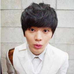 อันยอง -.- ผมยุก ซองแจแห่ง BTOB น่ะ ผมขี้เกียจพิมพ์ละ อย่าลืมทักผมมานะ ตอบช้าแต่ตอบชัวร์นะครับ .ขยิบตา. ฝากดูแลเจ้าเด็กนี่ด้วยนะครับ @sungminDBTT ♥