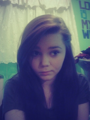 15 years old who loves music and art:)
