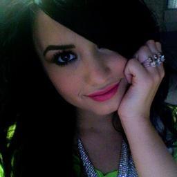 hi people , hi lovatics i love yours :)