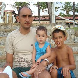 eu sou alto, moreno,calvo,tenho 36 anos de idade,tenho 1.80 metros de altura,