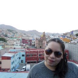Profesora de ingles...amo mi trabajo...Mama al 100% amo mas ese trabajo y devoradora de libros