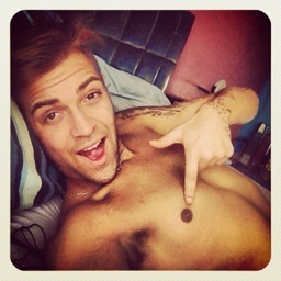 maggddiel's profile picture. sin condón y con saliva.