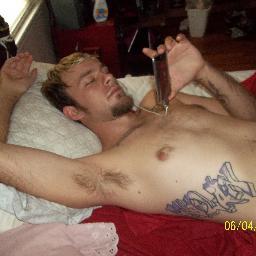21 yrs young, sons name is Kylan, love piercings and tattoo's, music is life.
