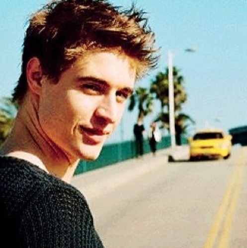 Twitter page for British Actor Max Irons {Multi  RP}