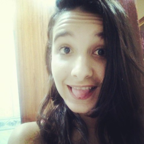 14, I love photos and music. 3  Directioner 4ever.