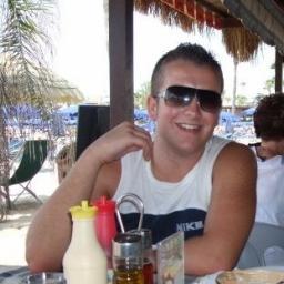23 years old, loves my sports and a big fan of bradford bulls and manchester united. love partying at weekends and going out and enjoying myself.