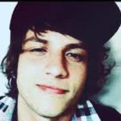 Sou fã de alma, não de coração. Minha alma é eterna, meu coração não. Rebelde Para Sempre!
Pelo Chay ( @ChayLeao ) since: 19/03/2013