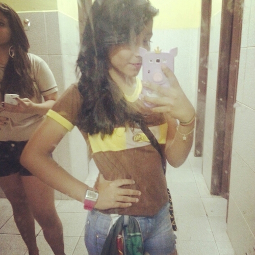 Sou ciumenta,amiga,meiga,carinhosa,reggae,simpática,coca-cola,peixiana, Quem me conhece sabe disso! My family and my friend's forever :*