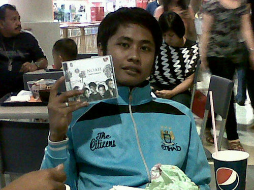 Tempat/ tgl Lahir : jombang, 14-05-1993. Agama : islam. GoL darah : AB.