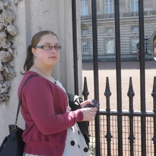 AngelavdHoven's profile picture. 