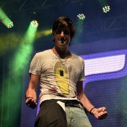 Eu amo cada detalhe seu, só pelo fato deles pertencerem à você.
Criado e OFICIAL dia: 08/Agosto/2011.