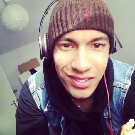 Somtimes smart, somtimes crazy
Beetje SU beetje NL

Instagram: iamjuniior_
Keek: iamjuniior