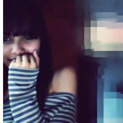 Apenas uma menina imperfeita dona de um sorriso sincero esperando pra ser alguém.  Fim.  ;}