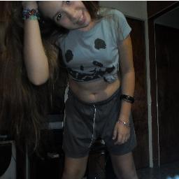 Sabes bien que no puedes olvidarme y mucho menos engañarme todabia no ah nacido otro hombre que pueda enamorarte♪
Seguime y te sigo♥