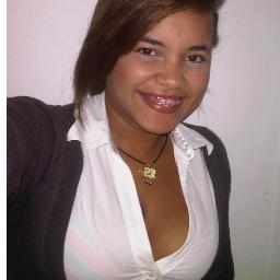 Chica estudiante de Ing Maritima, loca, extrovertida super amigable :* , que le encanta la playa muy enfoncada siempre en lo que quiere :D 3