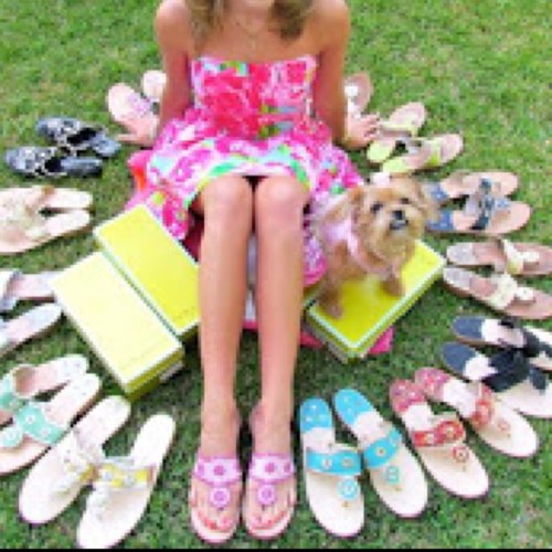 Hey y'all! Just tweeting about all things preppy in life! Go follow my instagram account, @belle_southern!