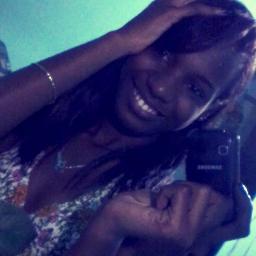 Não sei mentir, meus olhos dizem mais que minha boca
Eu vejo que não tem saída, esse teu jeito meio louca,
Me faz feliz, amor que vai durar pra toda vida . ♪