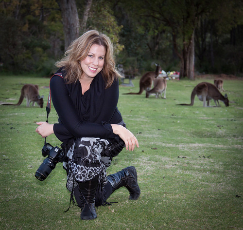 I am an American expat living Down Under working as a photographer and dance instructor.