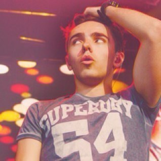 Free follow account! Follow my main account @laurajclowes and follow @s0ph_smith too, we follow back (just ask) :D