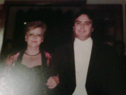 darthenay1's profile picture. Aunque hayas tenido razones para reclamar a la vida, lo que te ha castigado. Ten la esperanza que algo bueno en la vida te está esperando de nuevo,☘