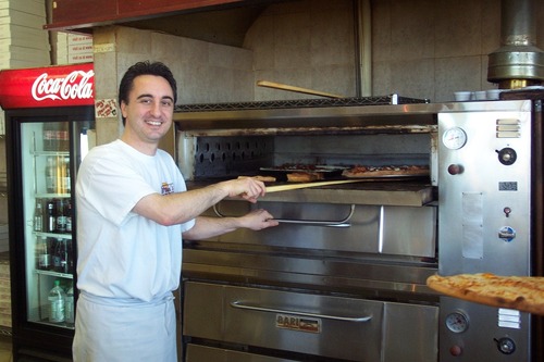 MaxsPizzeria's profile picture. Found in 1999