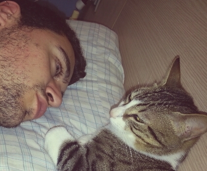 Amante de los gatos. Enfermera. Creando mi hogar. Feliz!