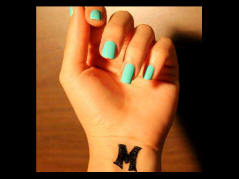 ڪـيفمآآ [أڪـون] لآ يشـبهنيّ  آلآخررون ♡.