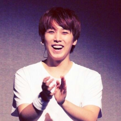 สวัสดีครับ .. ผมกระต่ายป่า อีซองมิน ! // คุณว่าผมดูดีใช่มั้ยล่ะ ? ถ้างั้นก็ฟอลเถอะครับ -/\- เหงาแล้วทัก .. รักแล้วจีบน่ะครับ ! ^+++^ // ผมไม่มีแฟม ? 5555