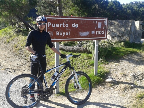 aquí tenéis a un morenito ciclista q le gusta salir por ay,atractivo,a veces un poco Loko y con ganas de disfrutar y vivir la vida