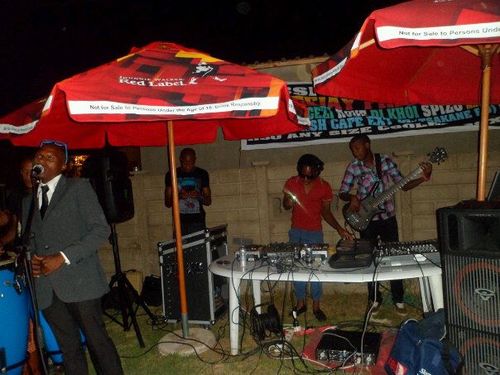 Emerging Band with a Lead Singer,Tdo@Tido07 , Bass Guiterist Kabza@KabeloShongwe , Producer/Dj Sandykt@DjSandykt..
Playing a nice Deep House Groove...