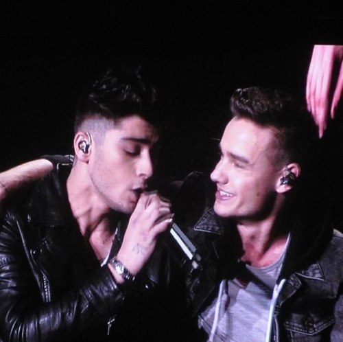just gave u a free follow so please follow @liamskpow i follow back there :) thanks babes