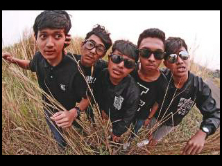 WE ARE INDONESIA Pop Punk Experimental ☎CONTACTS PERSON• @masbewoke : 085883412165