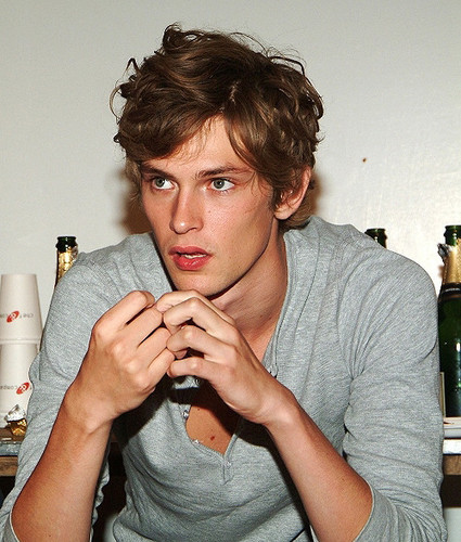 kyjtalk0407's profile picture. 거의 혼자말. 어쨌든 떠들기. 외롬돋네