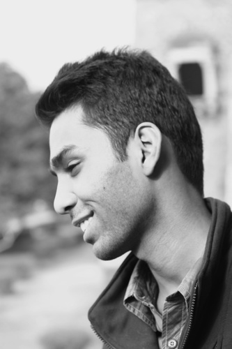 Living a Simple...Sober..lyf.. Got gr8 parents..awesum frns..wat more i shud ask?!;-) U wanna knw me?..just start speakin!!..