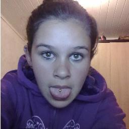 sou chata pra carai msm,nao gosto de falsidade,to solteira,e nao sou obrigada a sorri pra todo quem nao gosta de mim eu to pouco me importando bjo