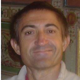 Apasionado del deporte. 
Bombero de profesión. Entrenador Nacional de Atletismo